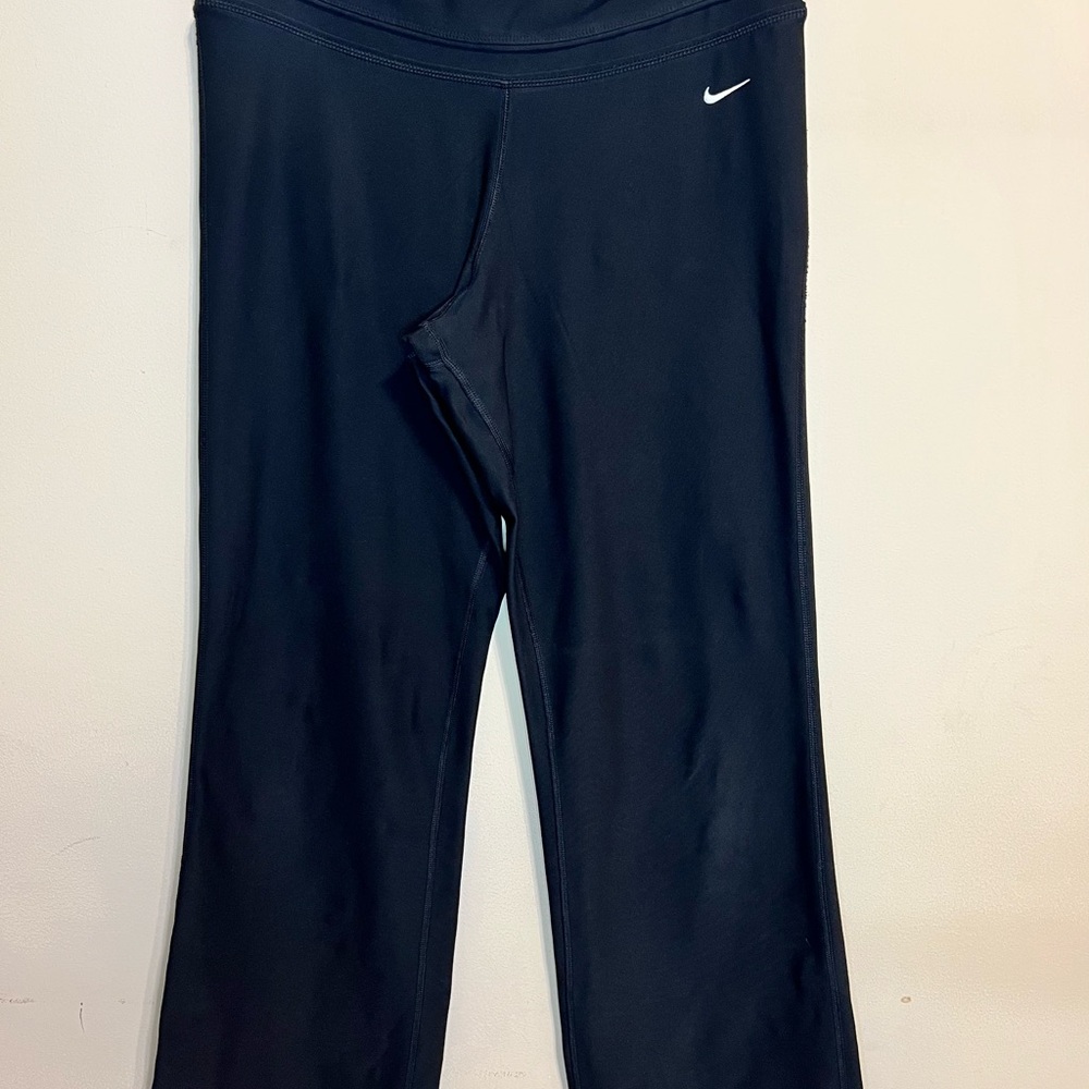 Women’s Nike Wide Legged Dri Fit Leggings In Size Medium